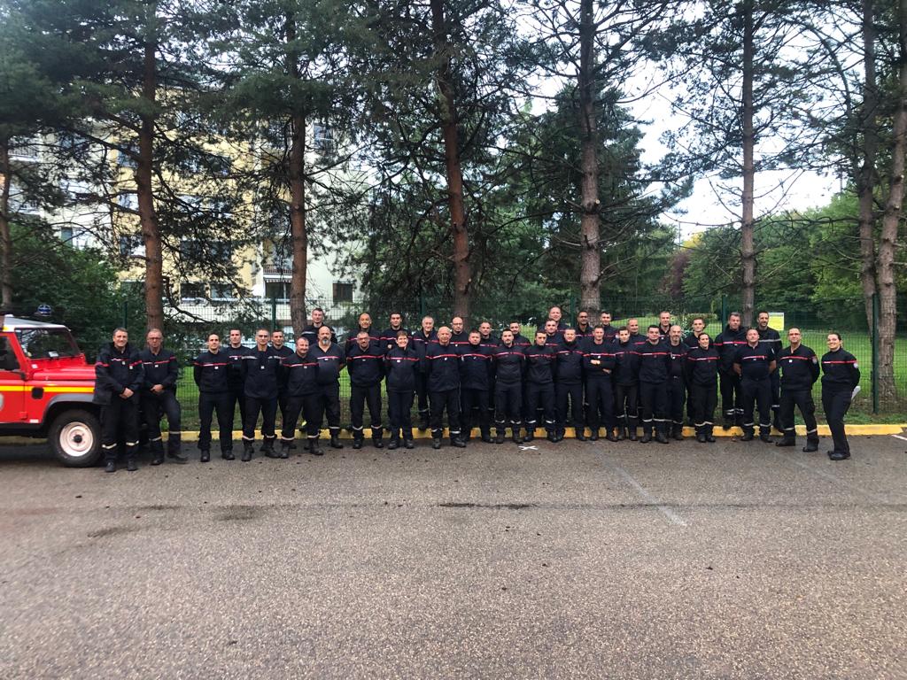 sdis38's tweet photo. 🚒 Retour ce soir à Moirans du Groupe d'intervention feux de forêts #GIFF38 et du Groupe de commandement #GCDT de la colonne de renfort #FDF #SERA2. Les personnels étaient engagés en Gironde. La saison des renforts #FDF touche à sa fin. https://t.co/Uugw7e5ica
