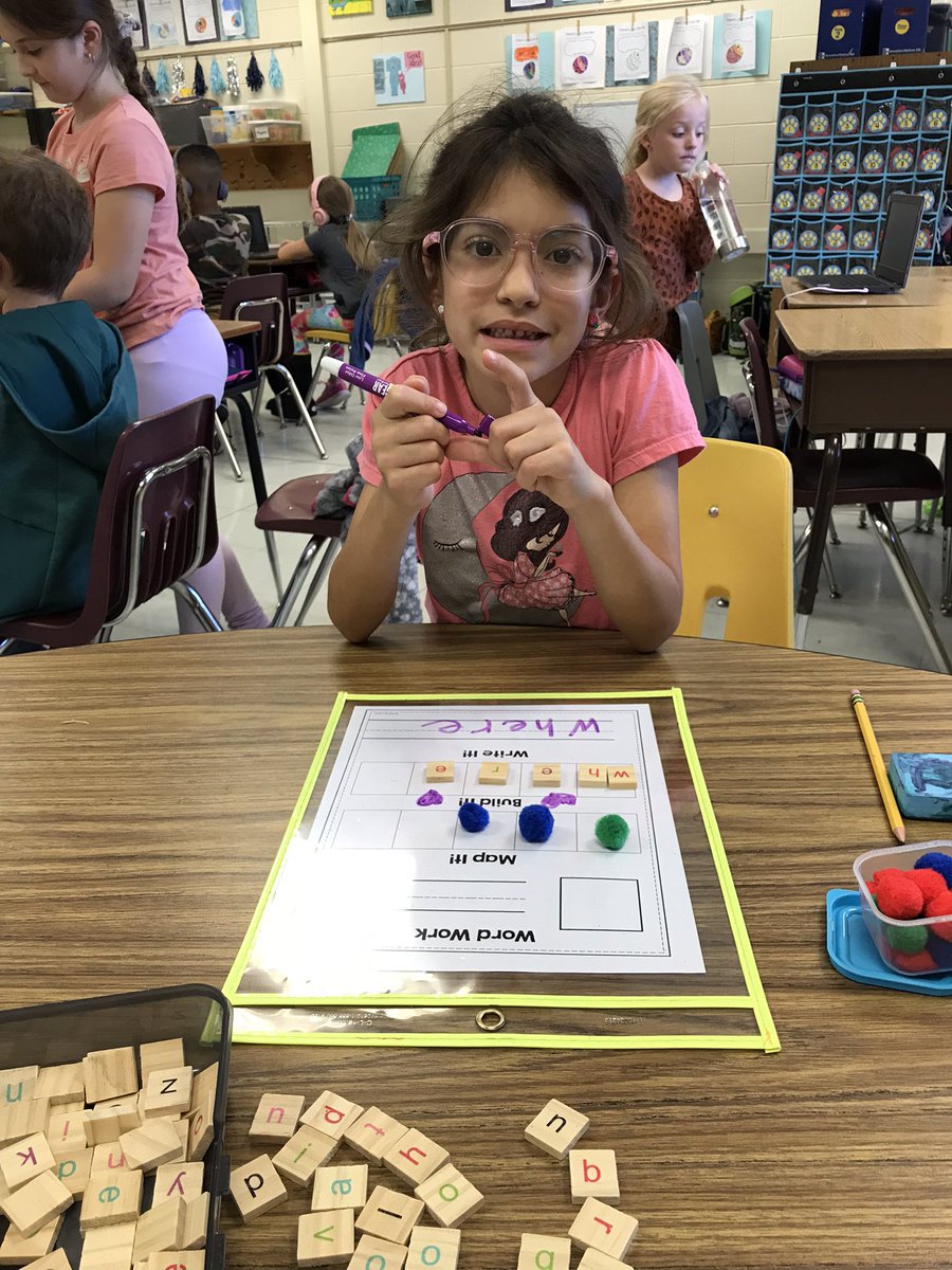 MsGoff2ndGrade's tweet photo. Hands on phonics learning! #oneccps @wresWildcats https://t.co/kY4fc2UX81