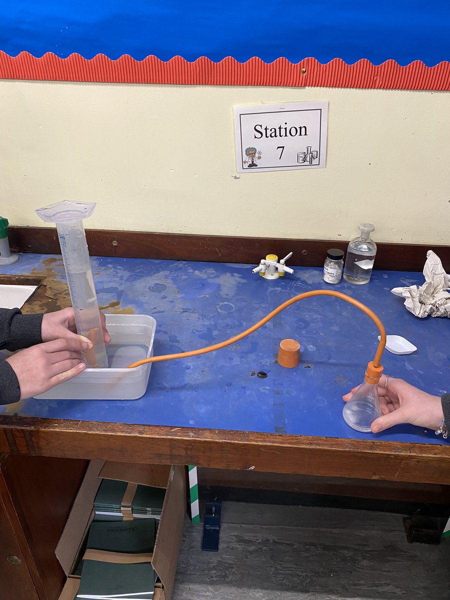 SNHSChemistry's tweet photo. Mrs Millar’s class carrying out displacement of water by collecting carbon dioxide gas 👏🏼 great technique here! @stninianscience https://t.co/7wGpR9BiKE