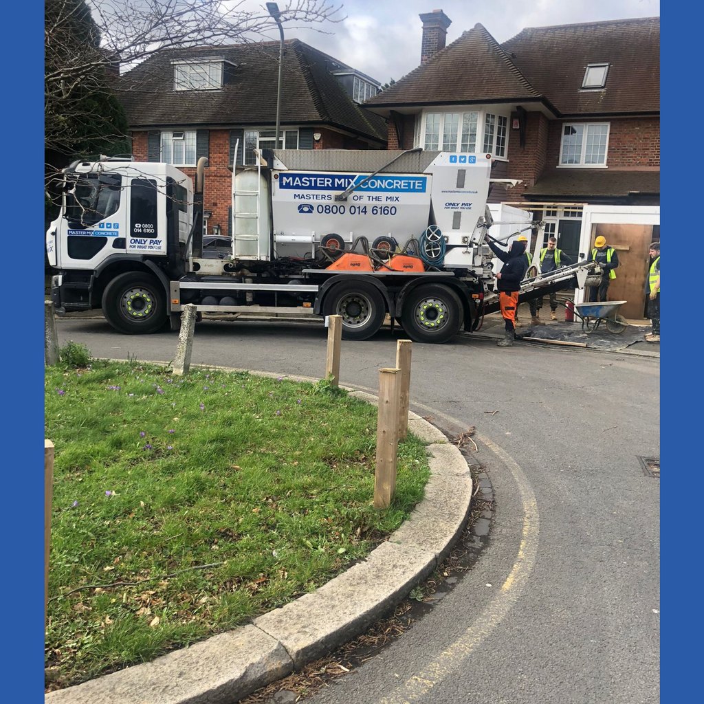 mstrmixconcrete's tweet photo. π§ Concrete delivered into barrows for this retaining wall at a domestic project in Hendon, North London.
#MastersOfTheMix #onthetools #construction #building #structure #concretepumping #concrete #constructionlondon #workbootson #tradetalk #London #concretelinepump https://t.co/3UZrIdcTjc