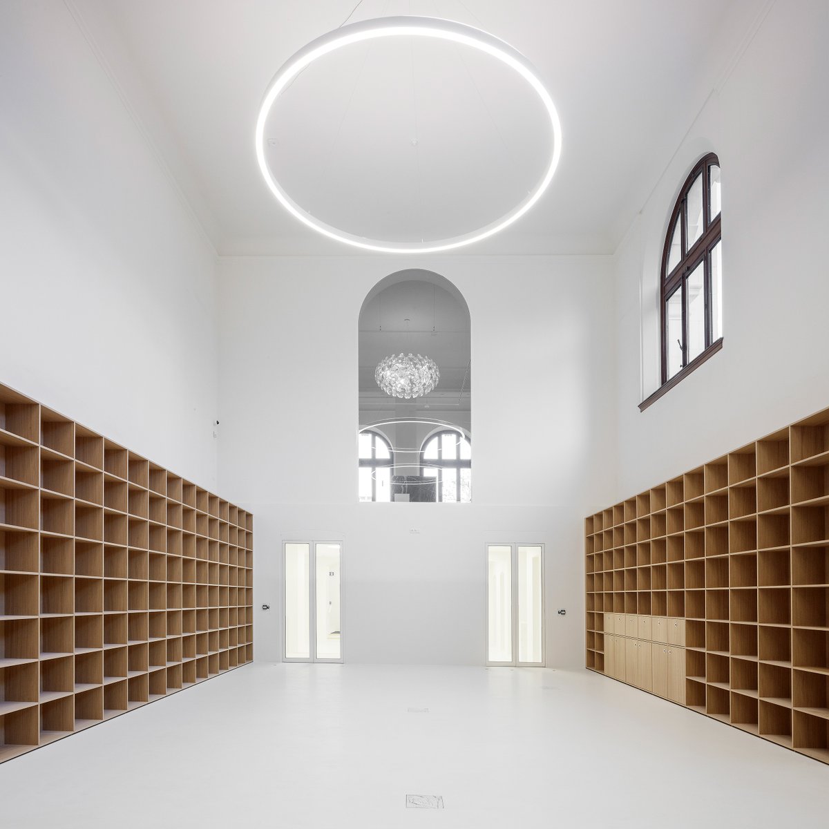 archinect's tweet photo. Peek inside the slick new gallery spaces at the reopened Royal Museum of Fine Arts Antwerp 

https://t.co/rvcyiW4R4q

#KMSKA #BelgianArchitecture #KAANArchitecten 📸 Karin Borghouts https://t.co/4s84L1bIdY