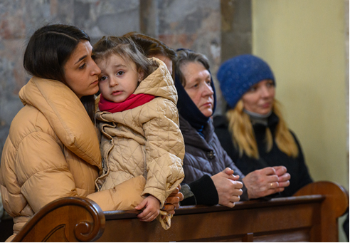 TPMS_USA's tweet photo. Click here to support In Solidarity With Ukraine https://t.co/dV80pjguYI #Ukraine #Prayers #CatholicMissions https://t.co/y4XHUrglfn