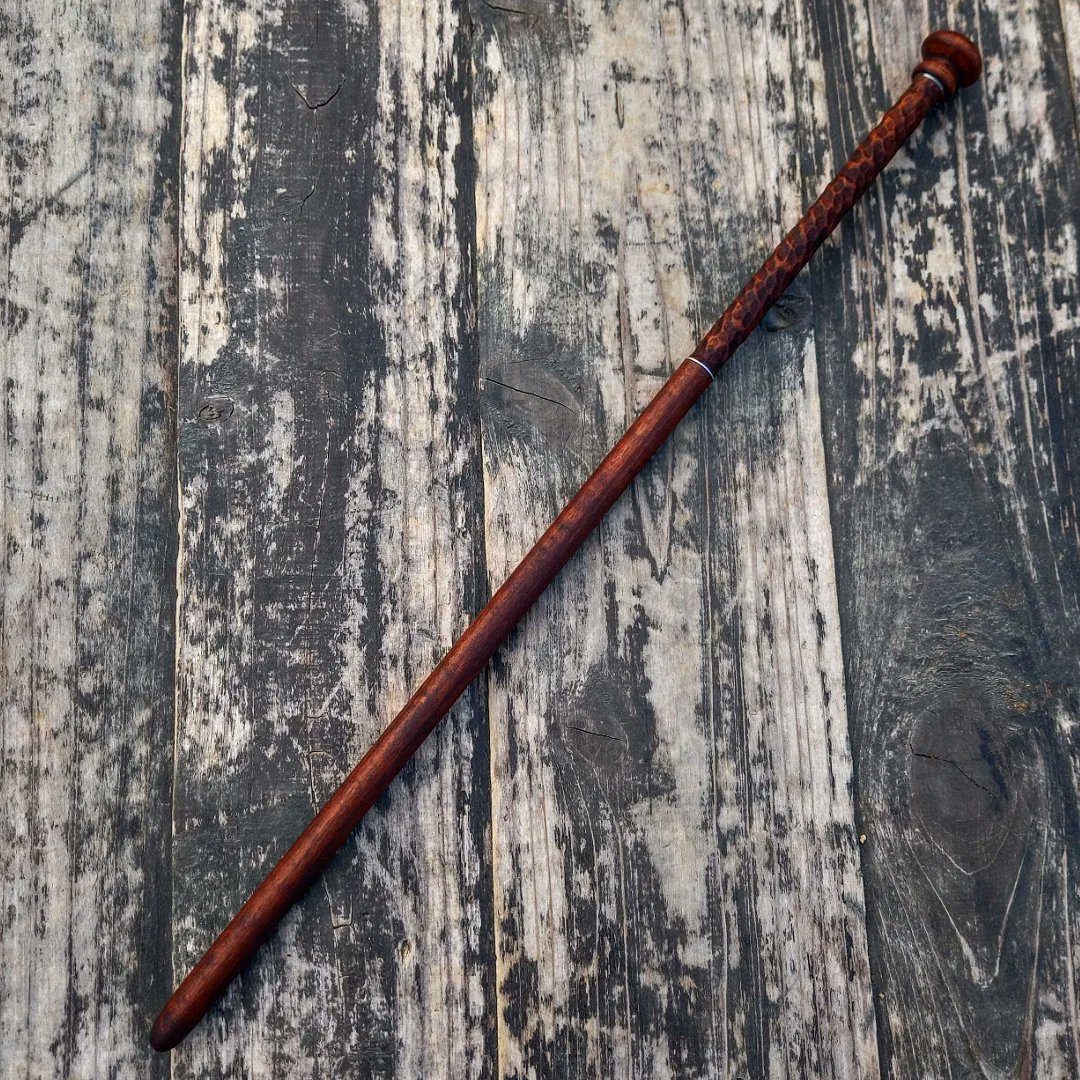 paintproquo's tweet photo. New and simple wand!

You can make one with my tutorial!! 
🪵🌱🪄🔮🐍🦁🦡🦅

🌱 41,5 cm

🌱 Hawthorn wood

🌱 Dragon heartstring core 

🌱 Quite flexible

#harrypotter #harrypotterfan #harrypotterworld #Harrypotterforever #harrypotterbooks #harrypotterfandom https://t.co/I6MY3tZ9IF