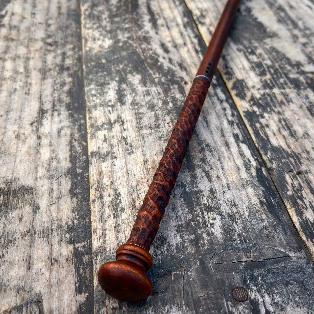 paintproquo's tweet photo. New and simple wand!

You can make one with my tutorial!! 
🪵🌱🪄🔮🐍🦁🦡🦅

🌱 41,5 cm

🌱 Hawthorn wood

🌱 Dragon heartstring core 

🌱 Quite flexible

#harrypotter #harrypotterfan #harrypotterworld #Harrypotterforever #harrypotterbooks #harrypotterfandom https://t.co/I6MY3tZ9IF