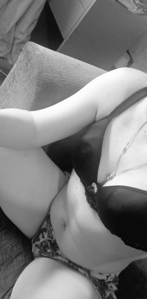 Watchuwant15's tweet photo. #onlyfans #wantmyshortsoff #subscribe #sexy #loungewear #girls #sexual #sensual https://t.co/Ze8eewZkVt