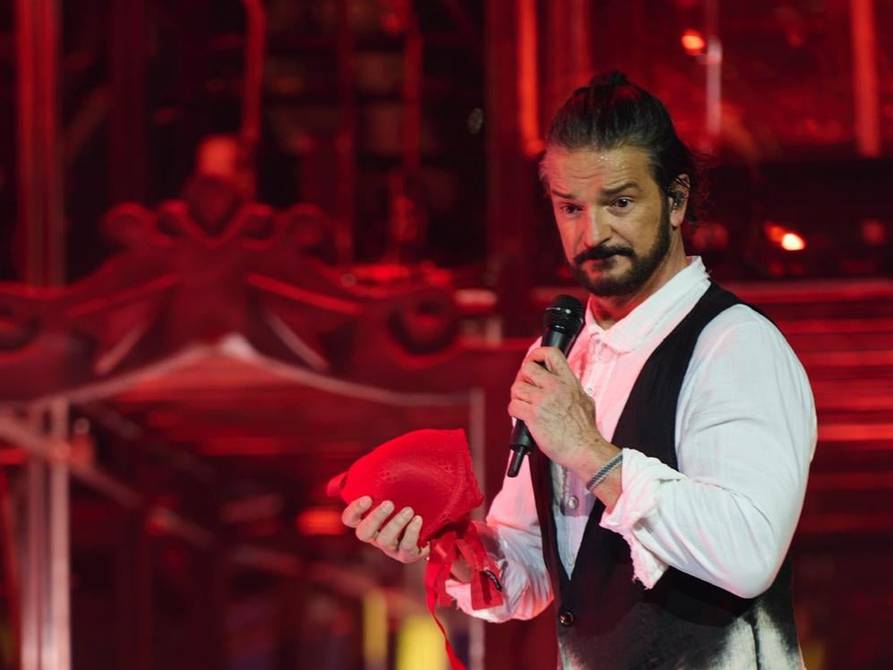 eluniversocom's tweet photo. Concierto de Ricardo Arjona en Ecuador: solo se podrá acceder con boletos físicos, conozca cómo canjear su ticket virtual ► https://t.co/WDgEh5yIrA https://t.co/ThIr7i6l1L