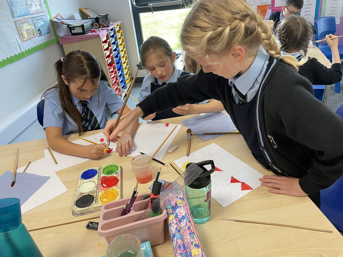 MissOwensStNin's tweet photo. It’s Maths Week 🎉 Today, we created some maths inspired art work. We looked at the artist ‘Paul Klee’. He used lots of 2D shapes in his paintings.  We then created our own pieces 🎨 🖌 ✏️ #MathWeekScotland #InvNum https://t.co/IU5V9QblPx