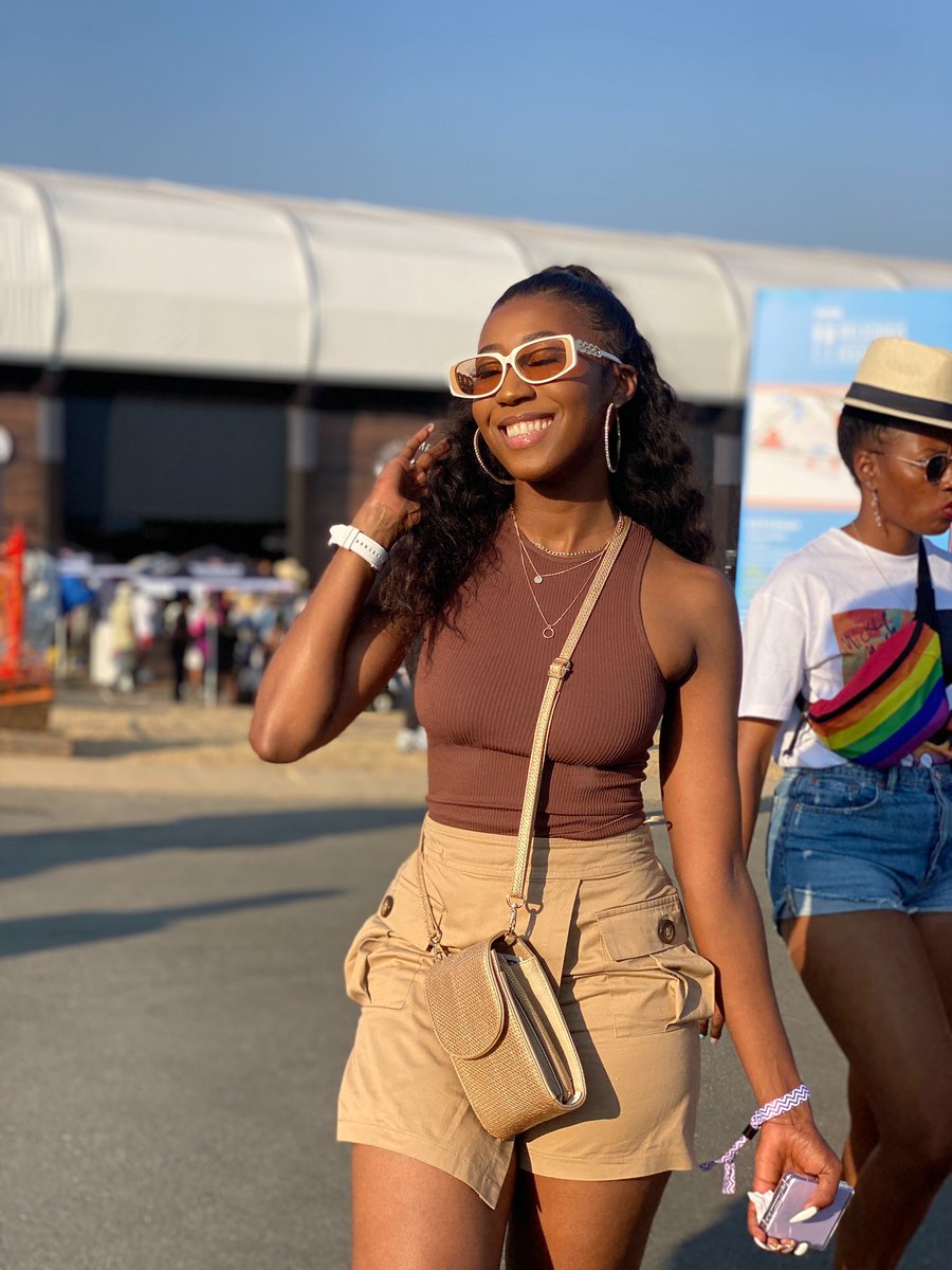 Lokhwazana tweet media