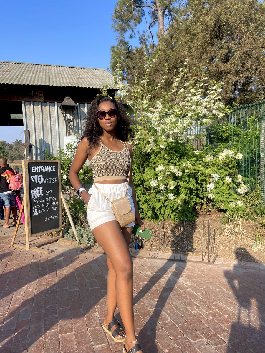 Lokhwazana tweet media