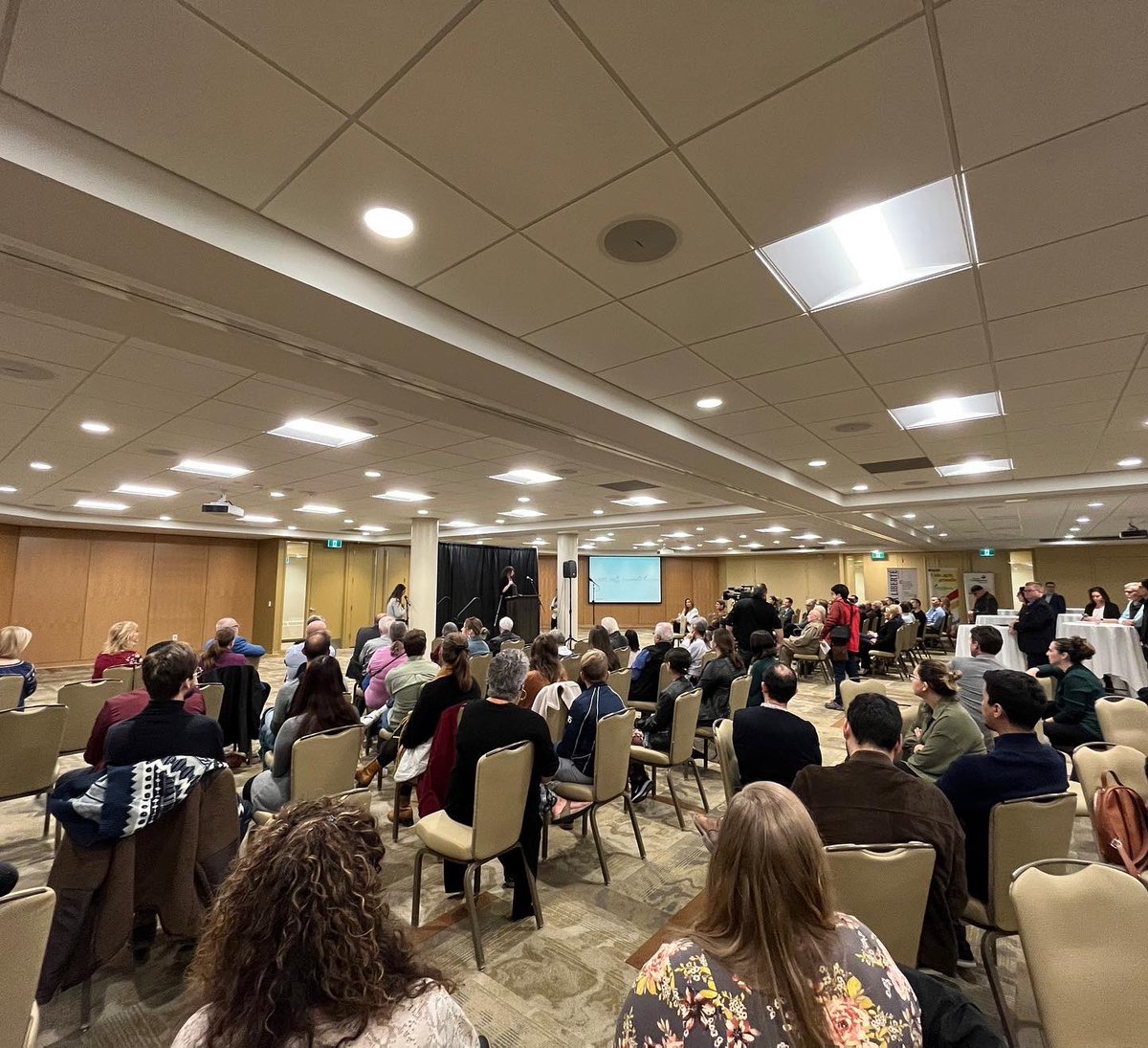 SocieteFM's tweet photo. Hier soir, la SFM, Francofonds et le Réseau Compassion ont remis un chèque de 100 000 $ au Conseil provincial du Congrès ukrainien canadien dans le cadre de notre campagne de collecte de fonds, Solidarité Ukraine. Merci à tous ceux et celles qui ont si généreusement contribué ! https://t.co/3dSia5M2w7