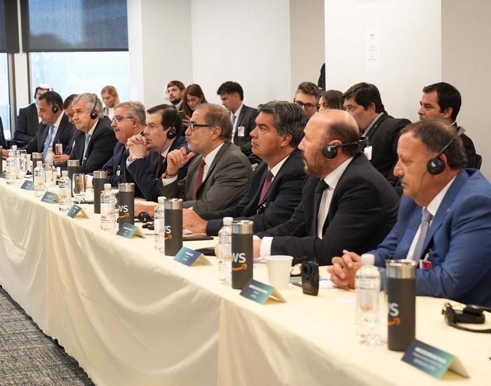 GZamoraSDE's tweet photo. #NorteGrande En Amazon Web Services mantuvimos una Jornada de trabajo sobre “Digitalización de gobierno provinciales” y “Generación de talentos y respuesta a desastres”y firma de convenio de colaboracion, con Lorena Zicker: Manager del Sector Público Mundial y Jeff Fridman. https://t.co/bW5Jek51rA