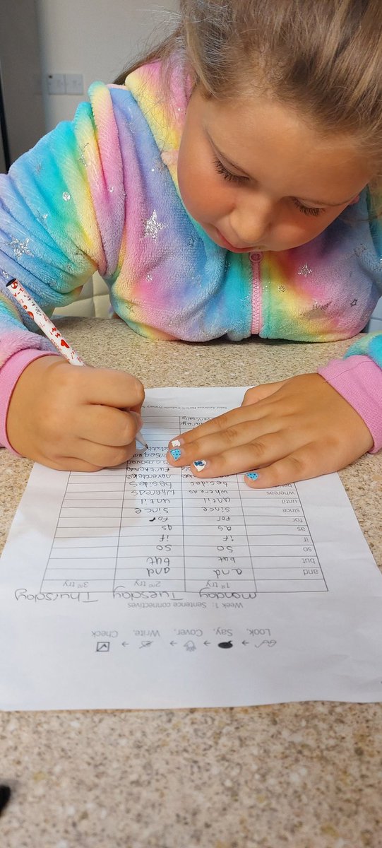 LauraTabbott's tweet photo. @RyfGlas2023 @rhosyfedwen homework 🥰  spelling's 🥰 https://t.co/4Dpz6eWoIA