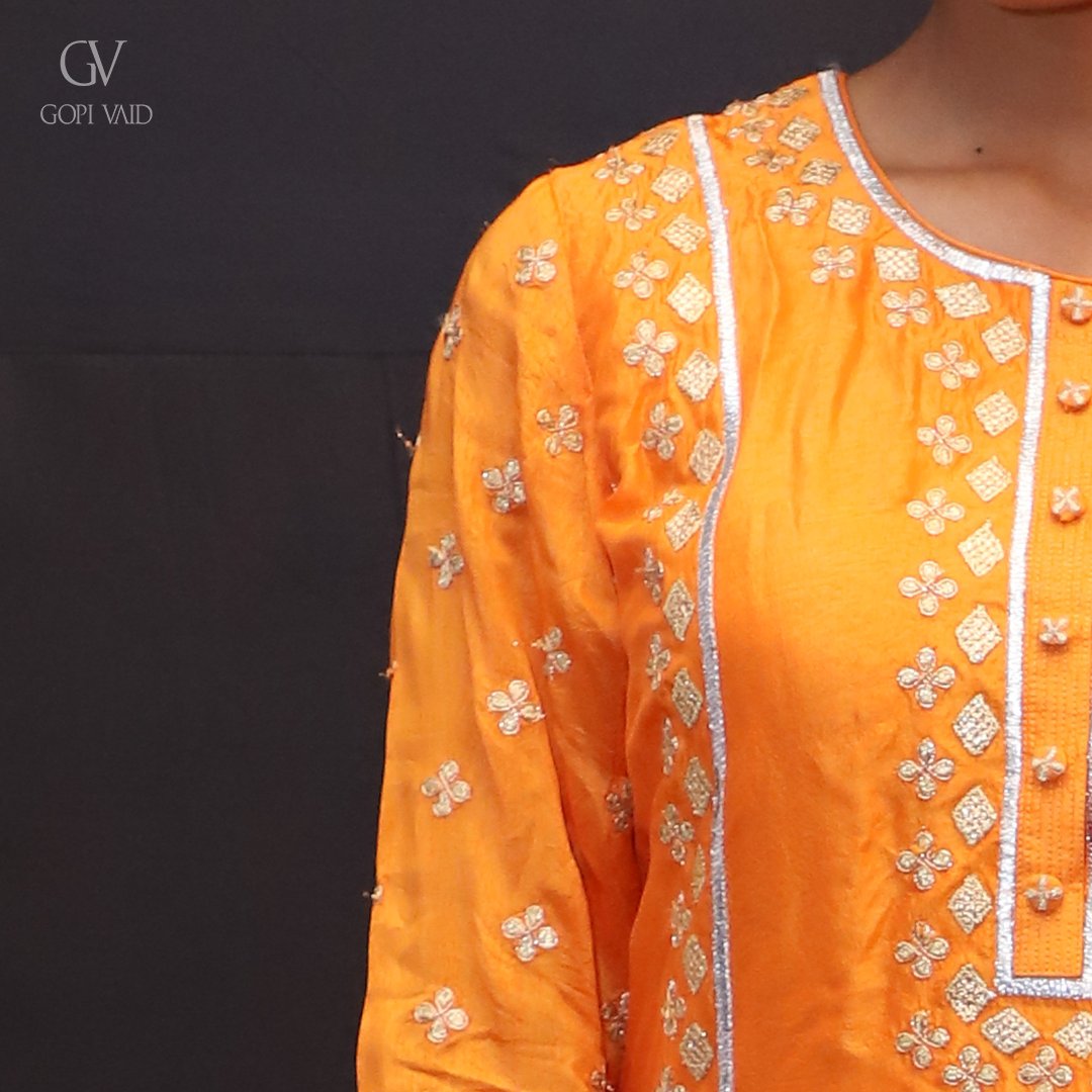 TimesFashionWk's tweet photo. #GopiVaid ’s new festive collection- Qila, gives an ode to India’s amazing forts and their architectural beauty, captured with beautiful geometric motifs and designs.
#BombayTimesFashionWeek #TimesFashionWeek #BTFW22 #DPGC #darwinplatformgroupofcompanies #darwingroup #darwinpgc https://t.co/lcGShw6Zk3