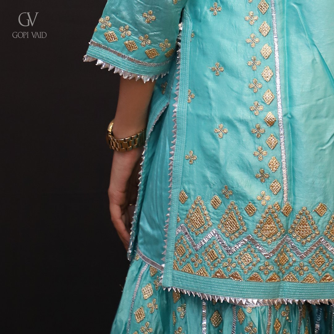 TimesFashionWk's tweet photo. #GopiVaid ’s new festive collection- Qila, gives an ode to India’s amazing forts and their architectural beauty, captured with beautiful geometric motifs and designs.
#BombayTimesFashionWeek #TimesFashionWeek #BTFW22 #DPGC #darwinplatformgroupofcompanies #darwingroup #darwinpgc https://t.co/lcGShw6Zk3