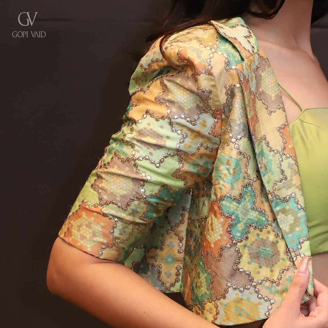 TimesFashionWk's tweet photo. #GopiVaid ’s new festive collection- Qila, gives an ode to India’s amazing forts and their architectural beauty, captured with beautiful geometric motifs and designs.
#BombayTimesFashionWeek #TimesFashionWeek #BTFW22 #DPGC #darwinplatformgroupofcompanies #darwingroup #darwinpgc https://t.co/lcGShw6Zk3