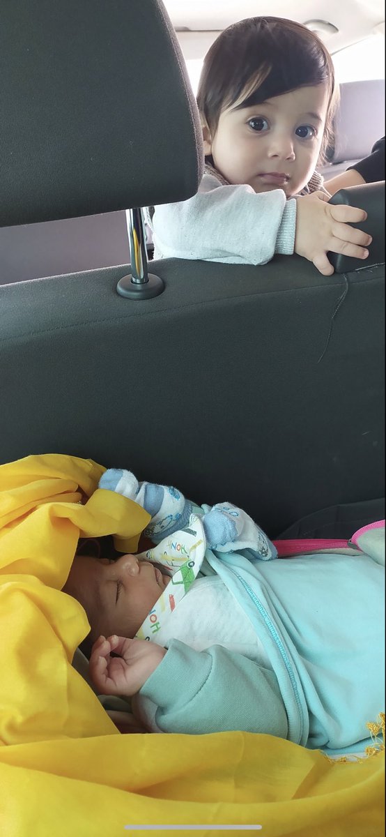 Her görüş zamanı zorlu bir şekilde yolculuk yapan bebeler var. Her şey sadece 30 dakika babalarını görebilmek için 
UfukBüleze Özgürlük