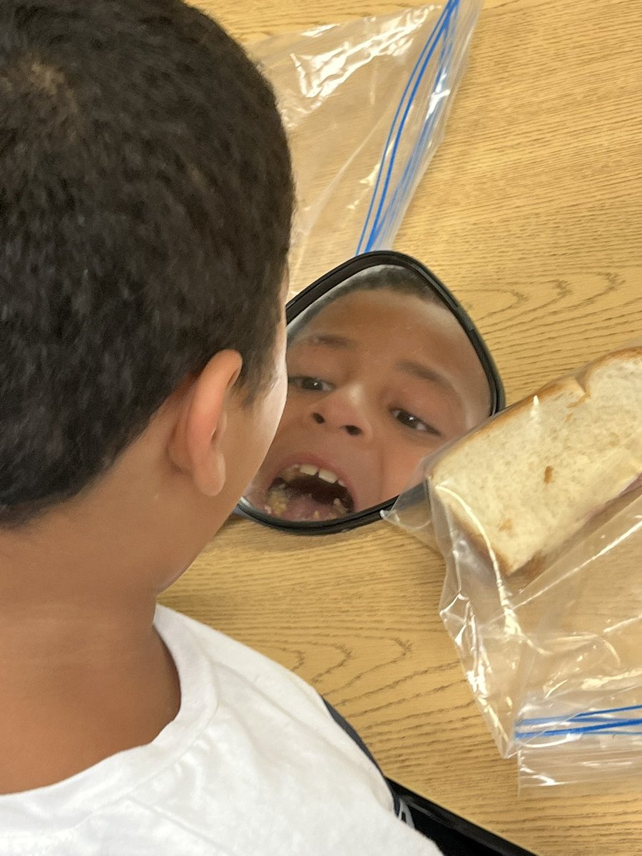 DavidJHuber's tweet photo. I love what our school continues to become. Since we transitioned to #soundwalls our kids are realizing that their 👄 look different to make different sounds. Great work @MrsPro_3 #sssct #scienceofreading @AlissaKeane5 https://t.co/MCjUFIhAyW