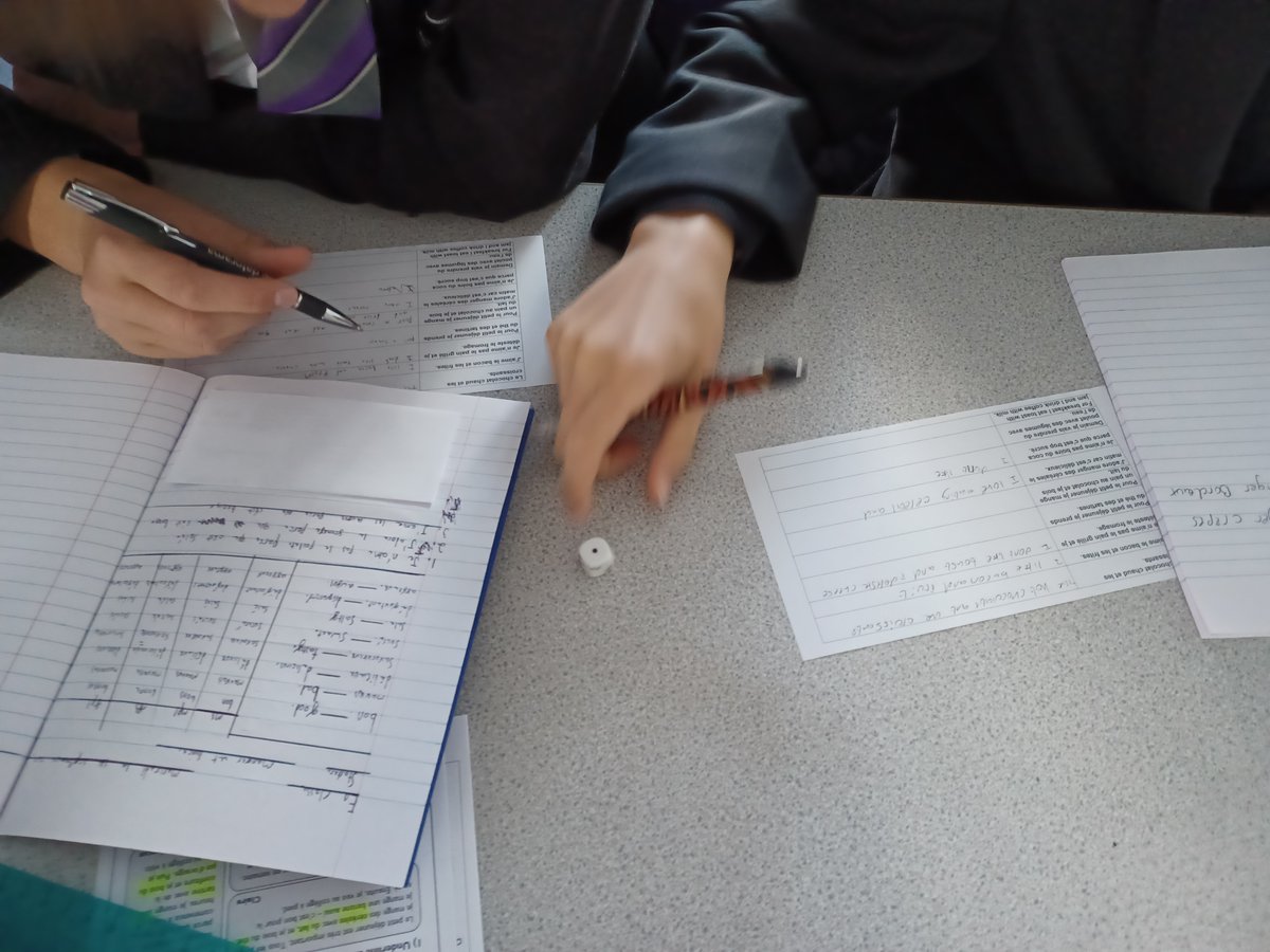 ChepstowSpanish's tweet photo. Un boli y un dado @chepstowschool hoy! #engagement #rolemodel #languagesmatter @EAS_IntLanguage Well done Y8 for your enthusiasm! https://t.co/ijviGCRqN4