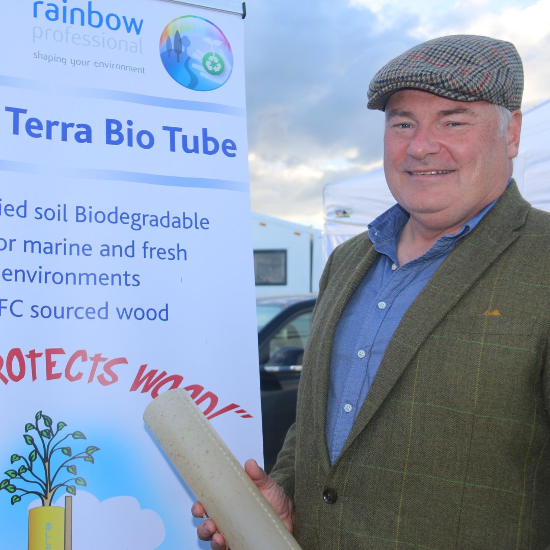 Forestry_UK's tweet photo. We still can't believe it's been one whole week since APF 2022 began 😅

1) Chris Perry, Timberwolf 
2) Stuart Mills, McVeigh Parker
3) Simon Place MIC For, Rainbow 
4) Jo Hedger, Husqvarna ambassador https://t.co/4XJxs8t1mY