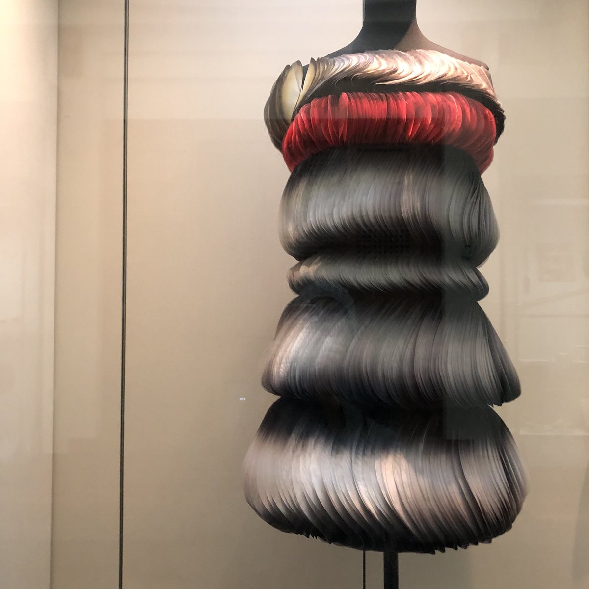 FionaxWhite's tweet photo. V&amp;A https://t.co/zvVaMT3K3B