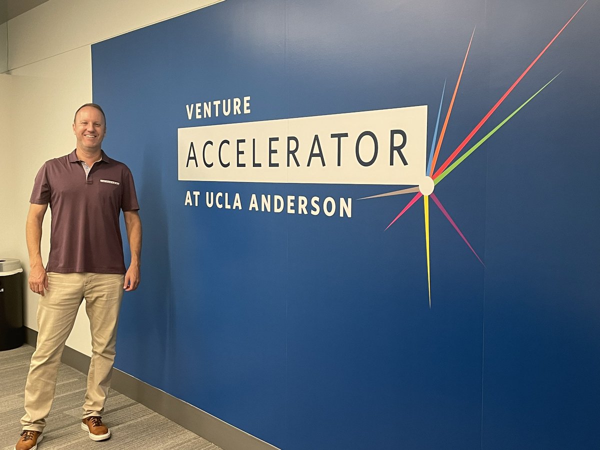 darrenmarble's tweet image. At @uclaanderson Venture Accelerator with @THalamandaris. 

Let the pitches begin! ✨