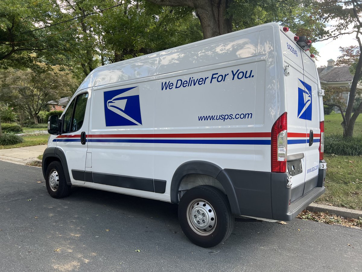 BREAKING: A USPS letter carrier was robbed at gunpoint around 1:20p today in Kensington, Md. near the corner of Saul Road and Hillridge Drive.

The female letter carrier is currently crying as she tells officers what happened to her.

This is very close to the DC Mormon Temple.
