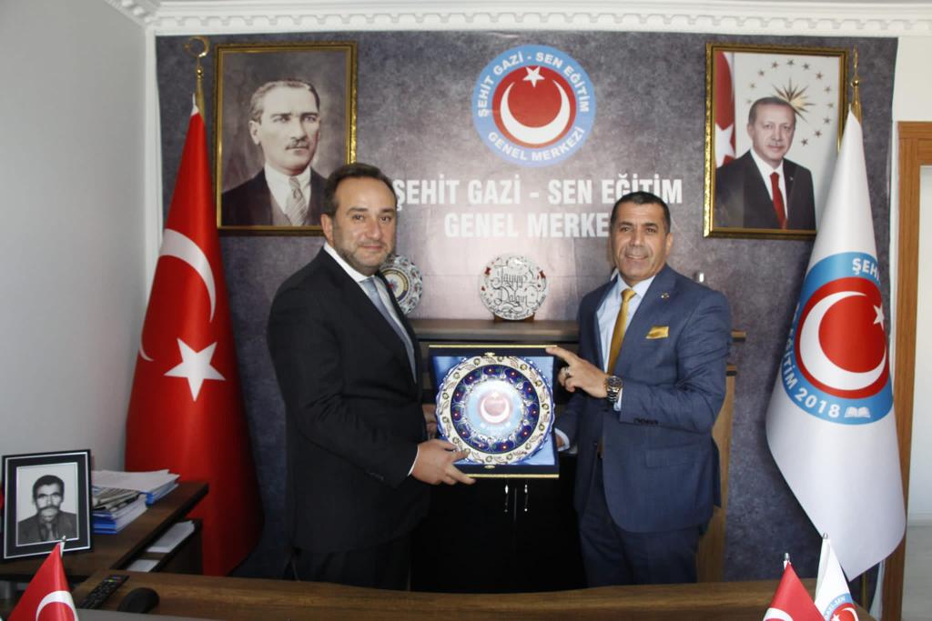 GaziElazig's tweet photo. AK Parti Elâzığ milletvekili Sayın @zulfutolgagar ve yönetim kurulu üyeleri sendikamızı ziyaret ettiler. Nazik ziyaretleri için kendilerine teşekkür ederiz.
@zulfutolgagar 
@tayyip_dalgin https://t.co/elg47jcMyc