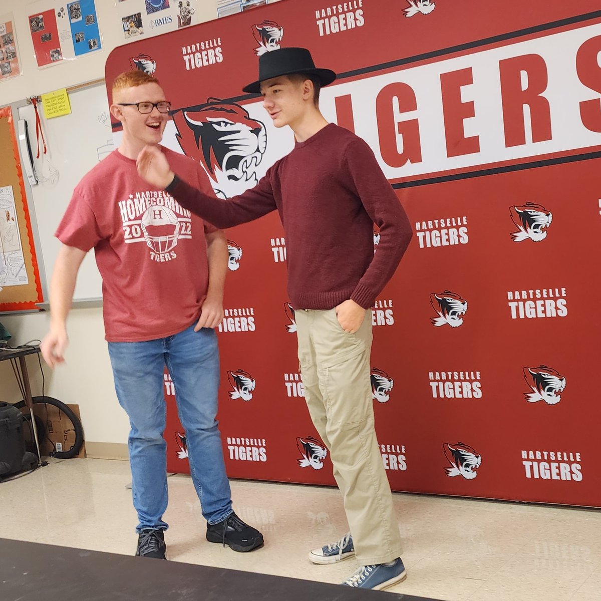 teamjesse2023's tweet photo. Be looking out for a new video coming out Friday!!

#Hartselle #HartselleEngineering #HartselleHighSchool #wearehartselle #InSPIRESS #MrEuropa #JESSE #Cookingupideas https://t.co/K6lVb8axTZ