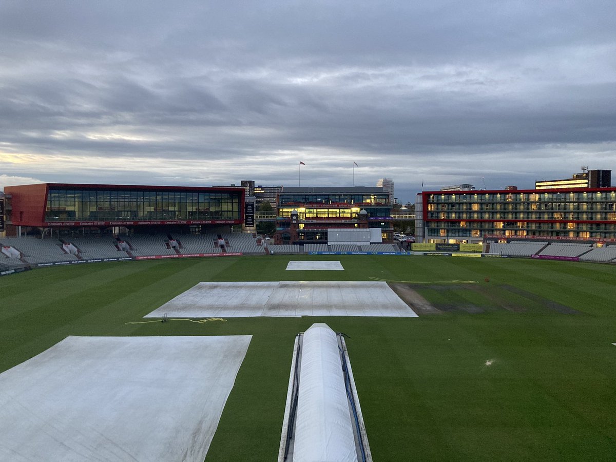 That’s it for our live coverage of <a href="/lancscricket/">Lancashire Cricket</a> for another year.

Well done to <a href="/DaneVilas/">Dane Vilas</a> and his team for providing us with some wonderful moments. 

Hope you’ve enjoyed the commentary. 

#bbccricket