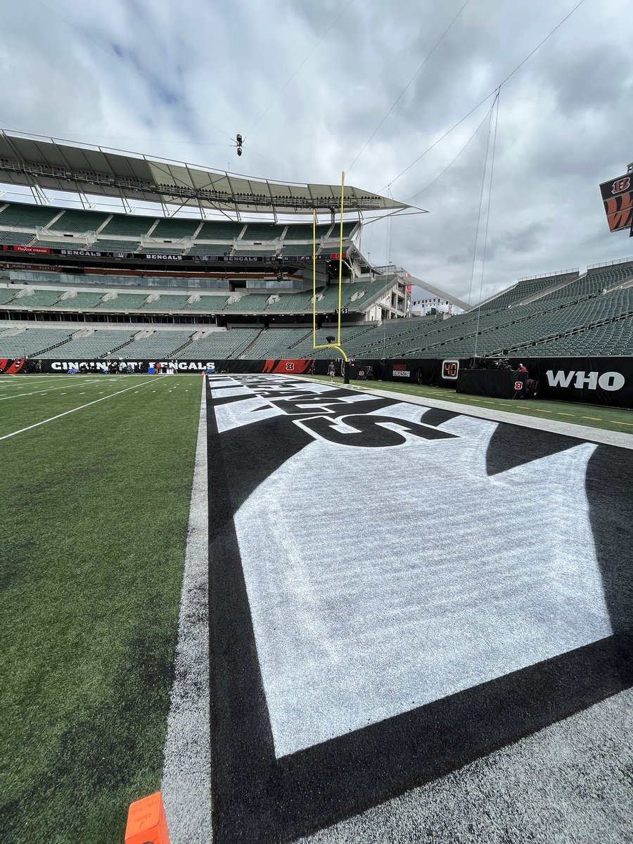 EricEntler19's tweet photo. Final coat of white going down soon. Almost ready for tomorrow night! #TNF #WearWhite https://t.co/xSnOjXZ9BX