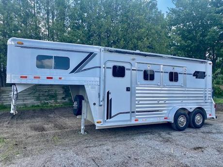 GrantonTrailers's tweet photo. 2002 4-Star Trailer #20348 2 Horse Slant Load Gooseneck Living Quarters 4' Weekender at https://t.co/Fhoe7FeIi8 https://t.co/rB0U02CIcA