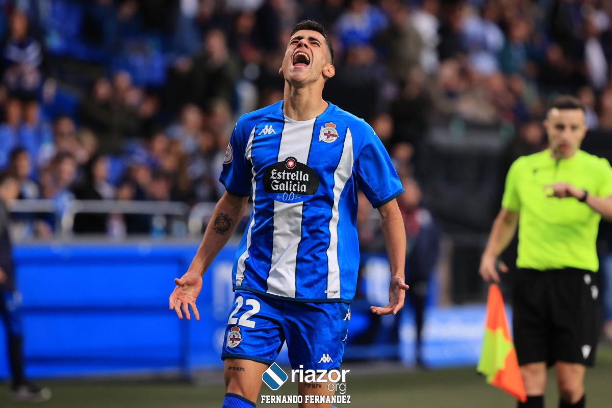 riazororg's tweet photo. Villares le está cogiendo el gusto a lo de marcar.

🎩 Así celebró el 1-0 https://t.co/mf8MfB84pA
