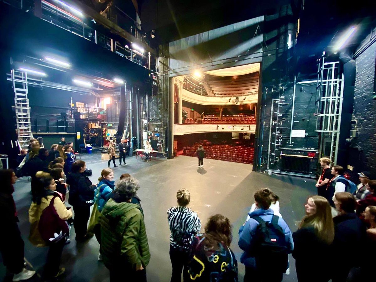 Fantastic to welcome new @UoN_BaActors students to <a href="/RoyalDerngate/">Royal & Derngate</a> today for a tour around our beautiful stages. A great start for emerging actors and theatre makers to become part of their local theatre while they’re training in Northampton #UnlockAccess #UnlockPotential