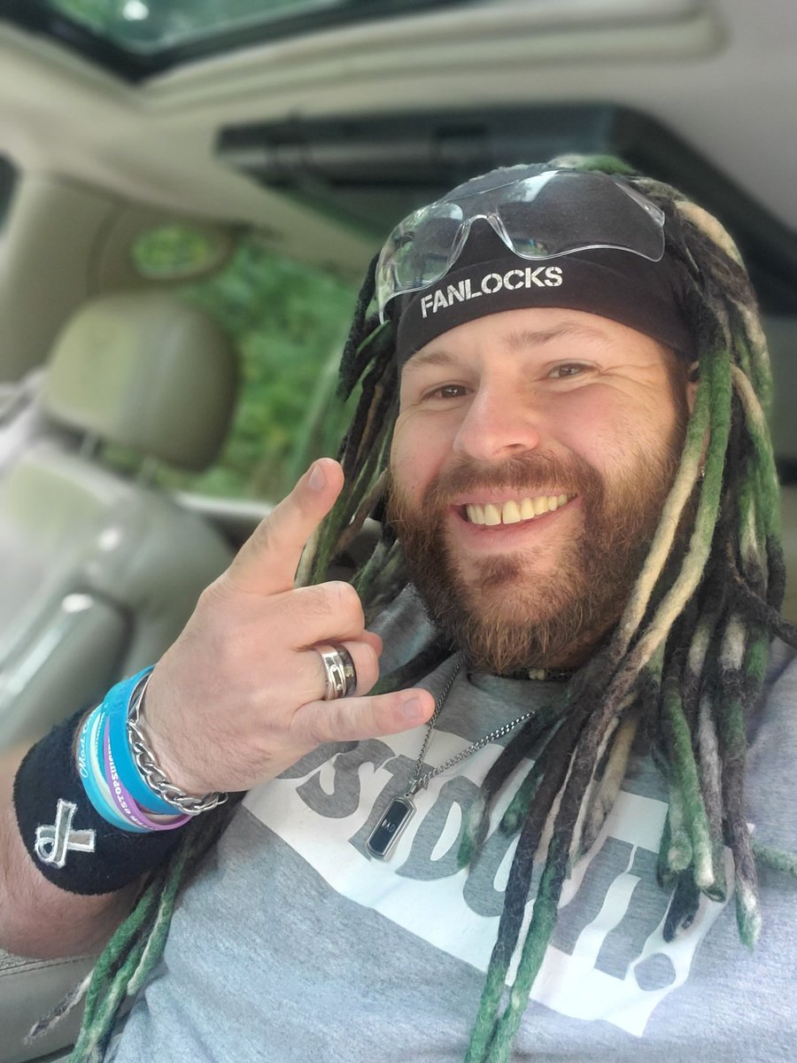 PantherCatDaddy's tweet photo. What A BEAUTIFUL Carolina Day To #RockTheLocks #FanLocks #SupportingOurTroops #SemperFi #OooRah
Go & Get Yourself A Set Or 2! All Teams & Colors @FANLOCKS @CHEDLOCKS https://t.co/3KSTPx8fy8