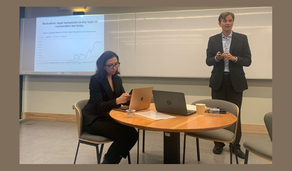 derechouach's tweet photo. #Noticia | Profesor Mathias Siems dictó conferencia anual de la Red Chilena de Derecho Comparado

Leer  👉https://t.co/Pi0vkEVllD

@UAustraldeChile @radiouach @VinculacionUACh  #Valdiviacl #PuertoMontt #Osorno  @MathiasSimes  #MathiasSimes @RChDerComparado  @EUI_EU https://t.co/HttkBKQXjV