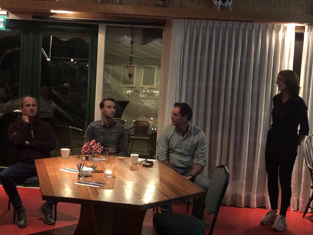 LeeflangHans's tweet image. Vraag: kennen jullie aannemers, die buurtmaken voor ze in een gebied aan de slag gaan?
Gisteren organiseerde @heijmansnl een intrekkersmoal voor de bewoners langs de N825 in de Achterhoek. Een signaal dat zij een verbinding aan gaan voor langere tijd #ProeftuinNettelhorst.