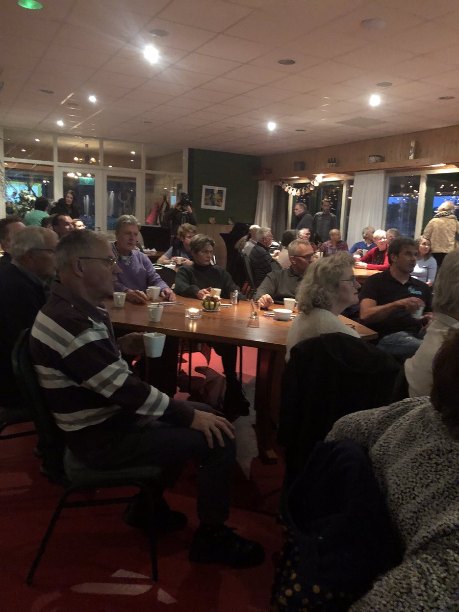 LeeflangHans's tweet image. Vraag: kennen jullie aannemers, die buurtmaken voor ze in een gebied aan de slag gaan?
Gisteren organiseerde @heijmansnl een intrekkersmoal voor de bewoners langs de N825 in de Achterhoek. Een signaal dat zij een verbinding aan gaan voor langere tijd #ProeftuinNettelhorst.