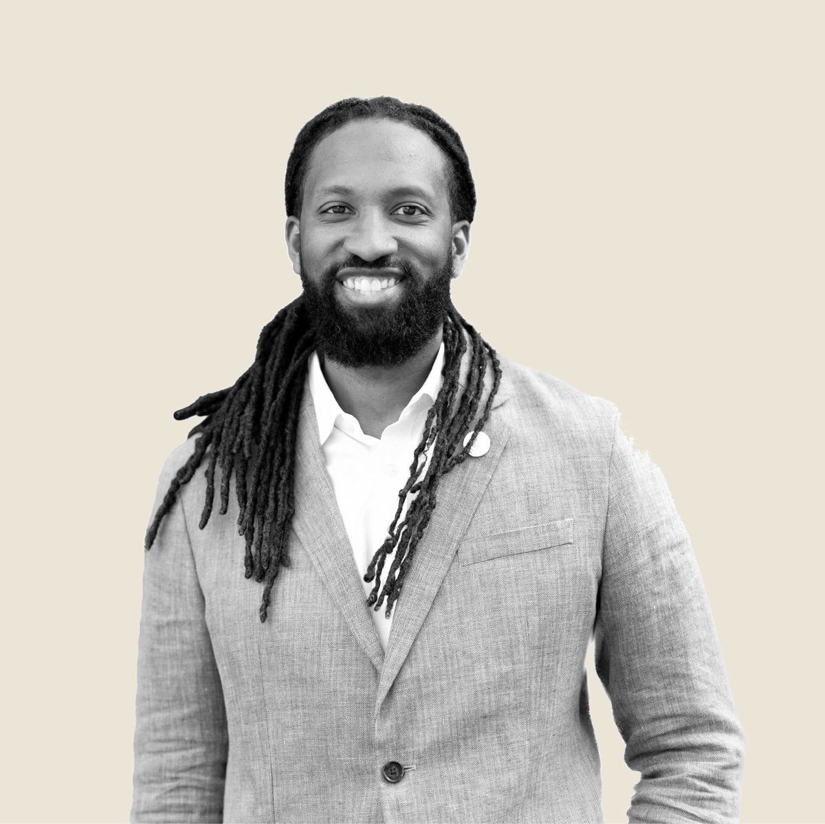 studebakertalks's tweet image. Introducing our emcee for the evening: Jonathan Jones, Director of Recreation at @sbvpa.

9 days until the event, and over 200 people have their tickets!

Join us next Friday October 7th for stories about South Bend’s people, ingenuity, and progress.