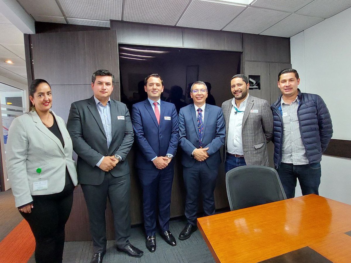BoyparaVivirla's tweet photo. Por invitación del congresista @ingwilmerc,nos reunimos con el Presidente de la @ANI_Colombia con el fin de tratar inquietudes presentadas sobre  la Glorieta Norte de Tunja, reductores de  velocidad en Green Hills, variantes faltantes sobre la BTS. https://t.co/dbPSPA7Odd