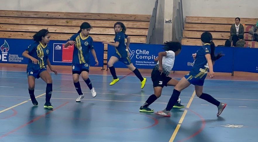 Mindep_INDAntof's tweet photo. 💪🏽Con una victoria por 2-0 frente al seleccionado de la región de Aysén, nuestras guerreras del futsal damas Sub 14 se despidieron de la final nacional de los Juegos Deportivos Escolares (JDE), ocupando la región de #Antofagasta el 15to lugar. https://t.co/jAgorQY0W7
