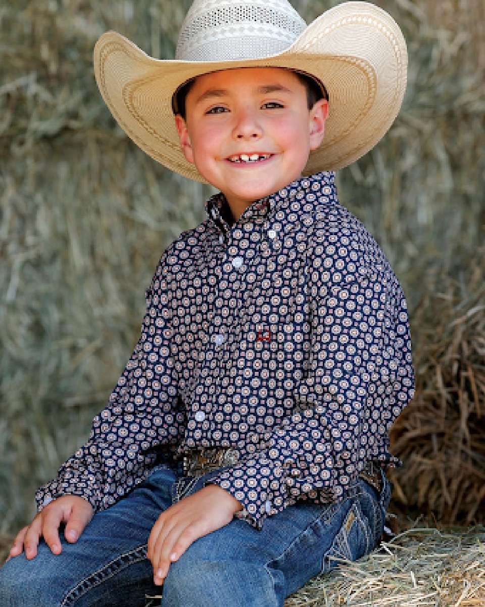There’s nothing more adorable than this Boys Navy Geo Print Arenaflex Shirt! 👕 

bit.ly/3AkVtPW

#HorseCreekOutfitters #HCO #boysshirts #boysbuttonup #cowboy #westernapparel #westernwear #countryvibes #farmlife #shopping #boutique