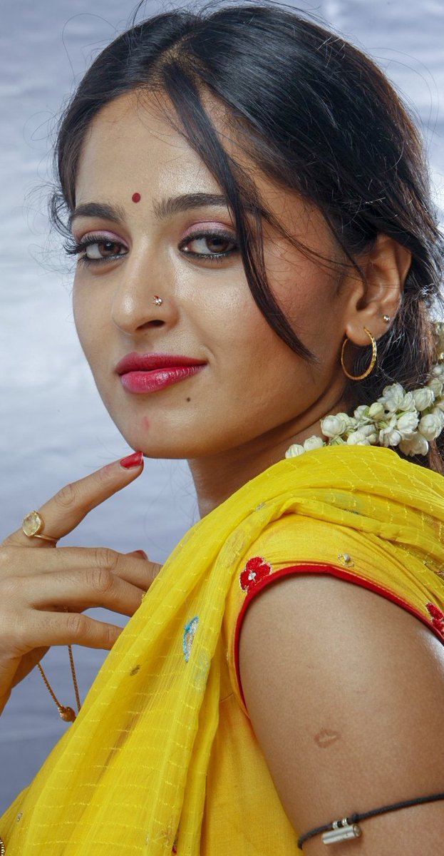 actressfantasy9's tweet photo. Anushka #AnushkaShetty @MsAnushkaShetty https://t.co/3oIfDUYvbE