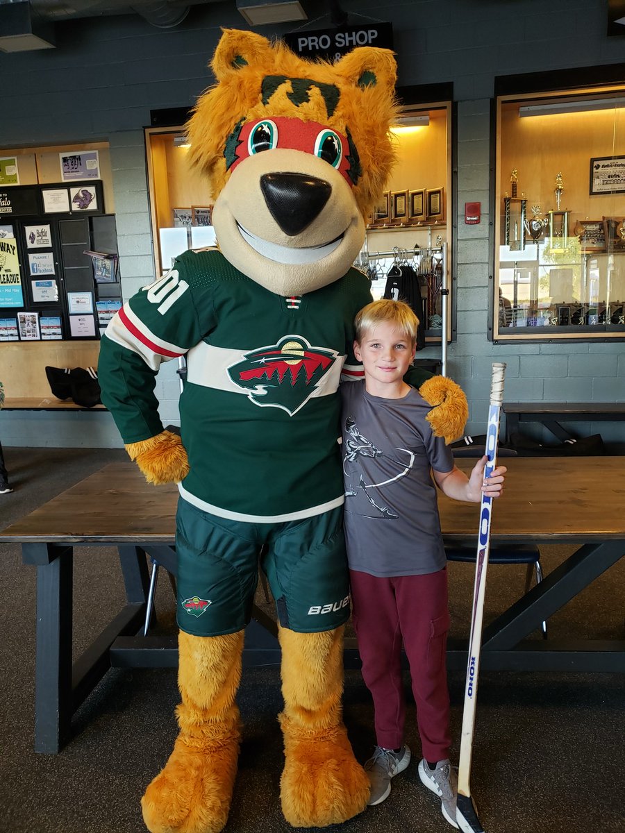 Look who showed up at the Buffalo Civic Center after practice tonight! <a href="/mnwild/">x - Minnesota Wild</a>
