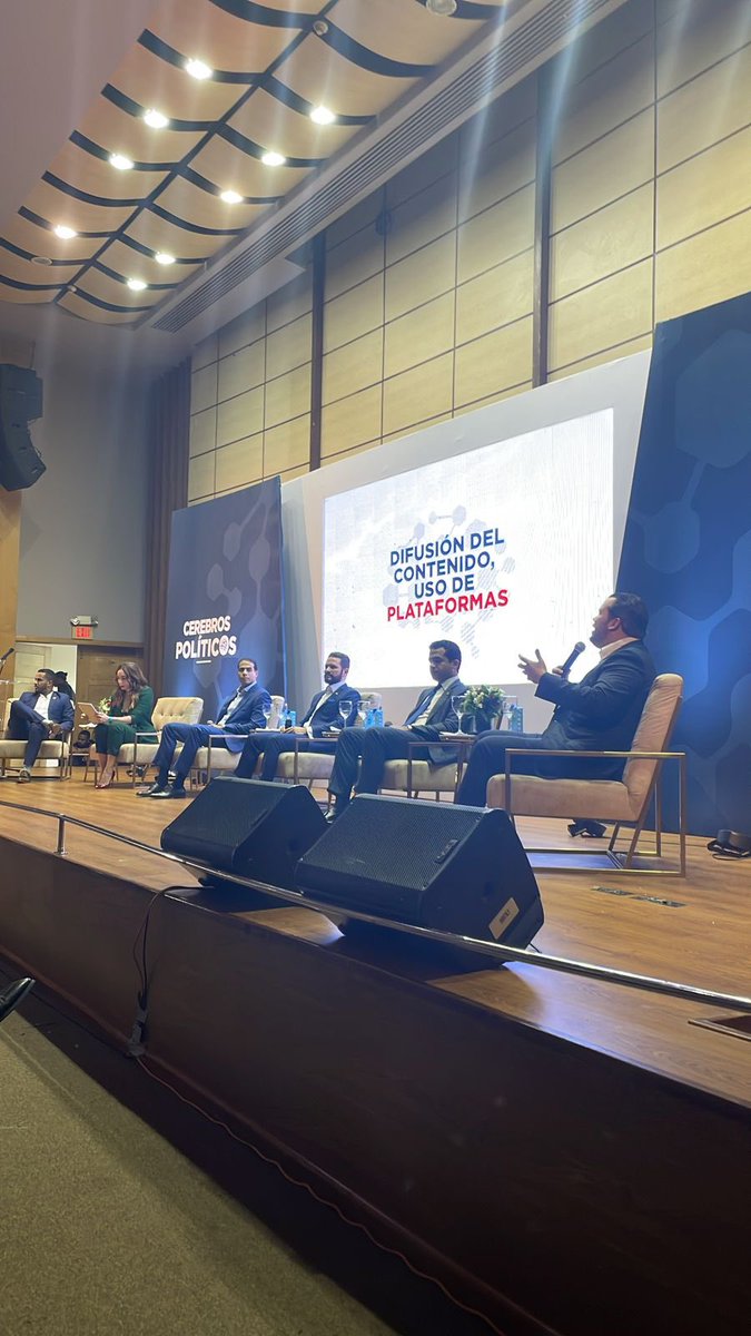 Una excelente jornada en el “primer seminario sobre Comunicación de Estado”, a casa llena. Cierre estelar con <a href="/maRIOrioRDA/">maRIO rioRDA</a> 
Felicidades <a href="/cerebrospoliti/">Cerebros Políticos</a> <a href="/felipevallejos/">Felipe Vallejos M.</a> 👏🏽🙌🏼☀️

#CerebrosPolíticos