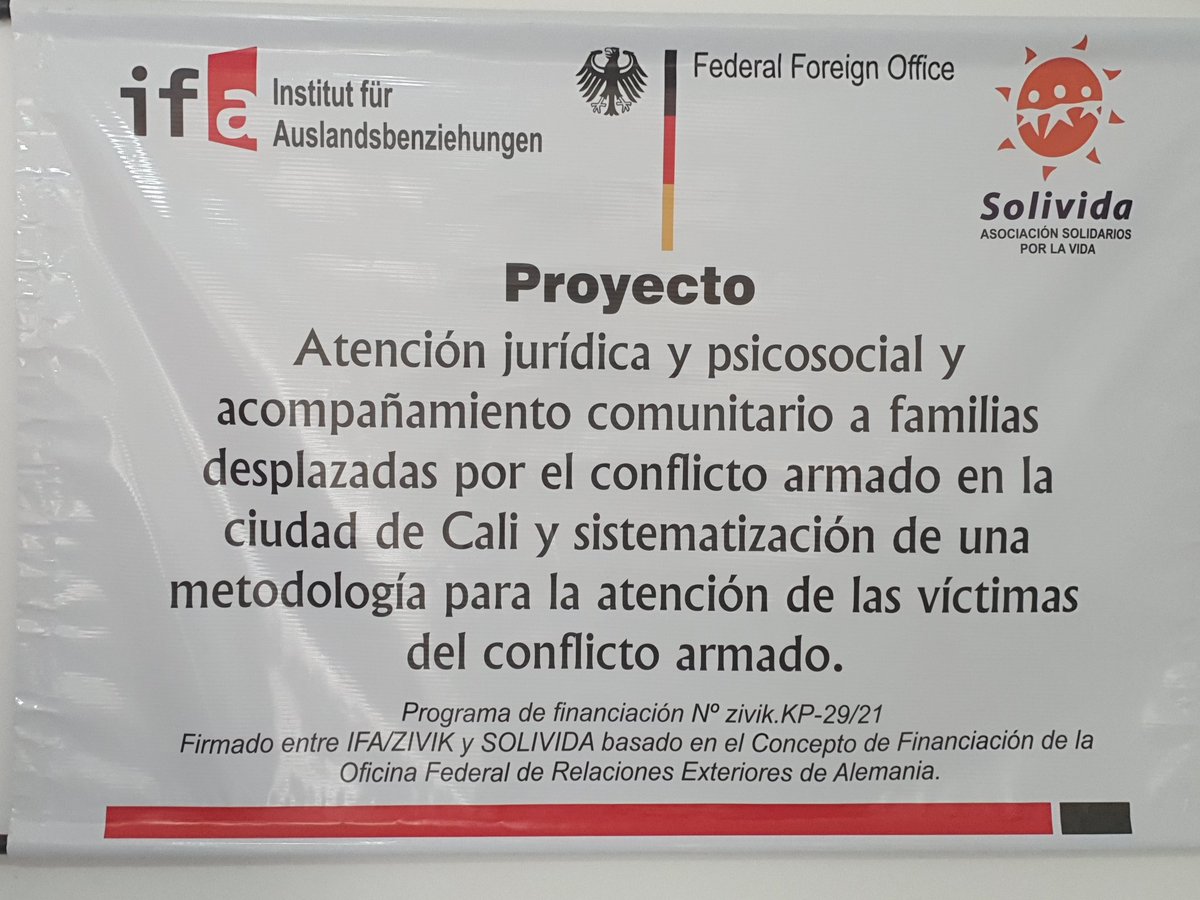 EmbAlemaniaCOL's tweet photo. Cada día llegan, tan solo a la ciudad de Cali, 40 personas desplazadas. No conocen a nadie y no tienen dinero ni techo. Es bueno que haya organizaciones como @ASolivida que acompañan a estas personas vulnerables en temas jurídicos y psicosociales. Gracias a @das_ifa por su apoyo. https://t.co/XjKygX39Xu
