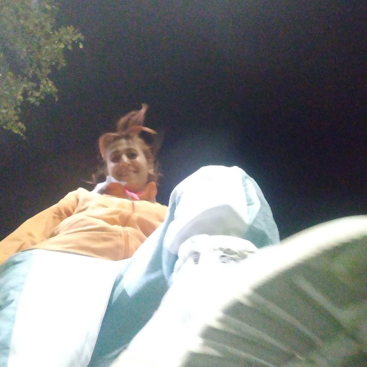 Bir Tarafimiz hep çocuk kalsın Hani o Masum Gülümsemelerleguzel çirkin ayırt etmeden sevmek gibi İyi Kötü aynıymış gibi Vijdanlar ayak altı gezmemeli İnsanlık bunu gerektirmeli Sevgi Saygı Vijdan Ve Tatlı Bir Tebessüm Tadında Selam Olsun İnsan Denen Bize😉😉🤔😏😔🤲🌹