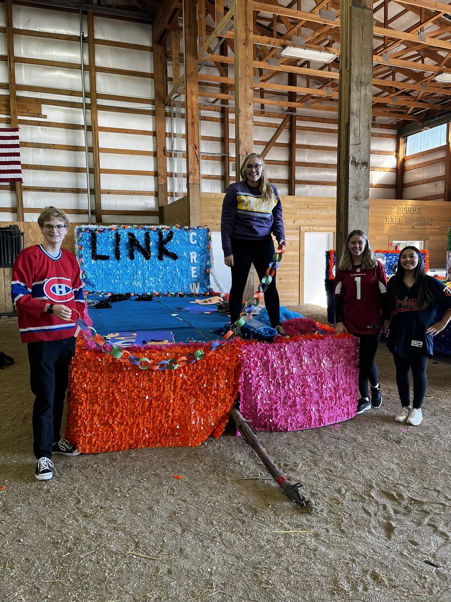 ohsoffice's tweet photo. Floats are almost ready for the parade at 1:30pm Friday, Sept 30 downtown Owatonna! https://t.co/J75WasDkaG