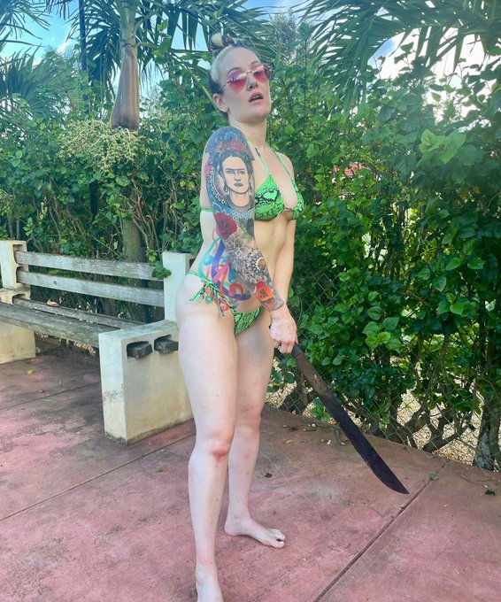 One thing about me: If there&rsquo;s a machete, I&rsquo;m gonna wield it.  More pics on OF: 🔪 https://t.co/eh9S96uE6q