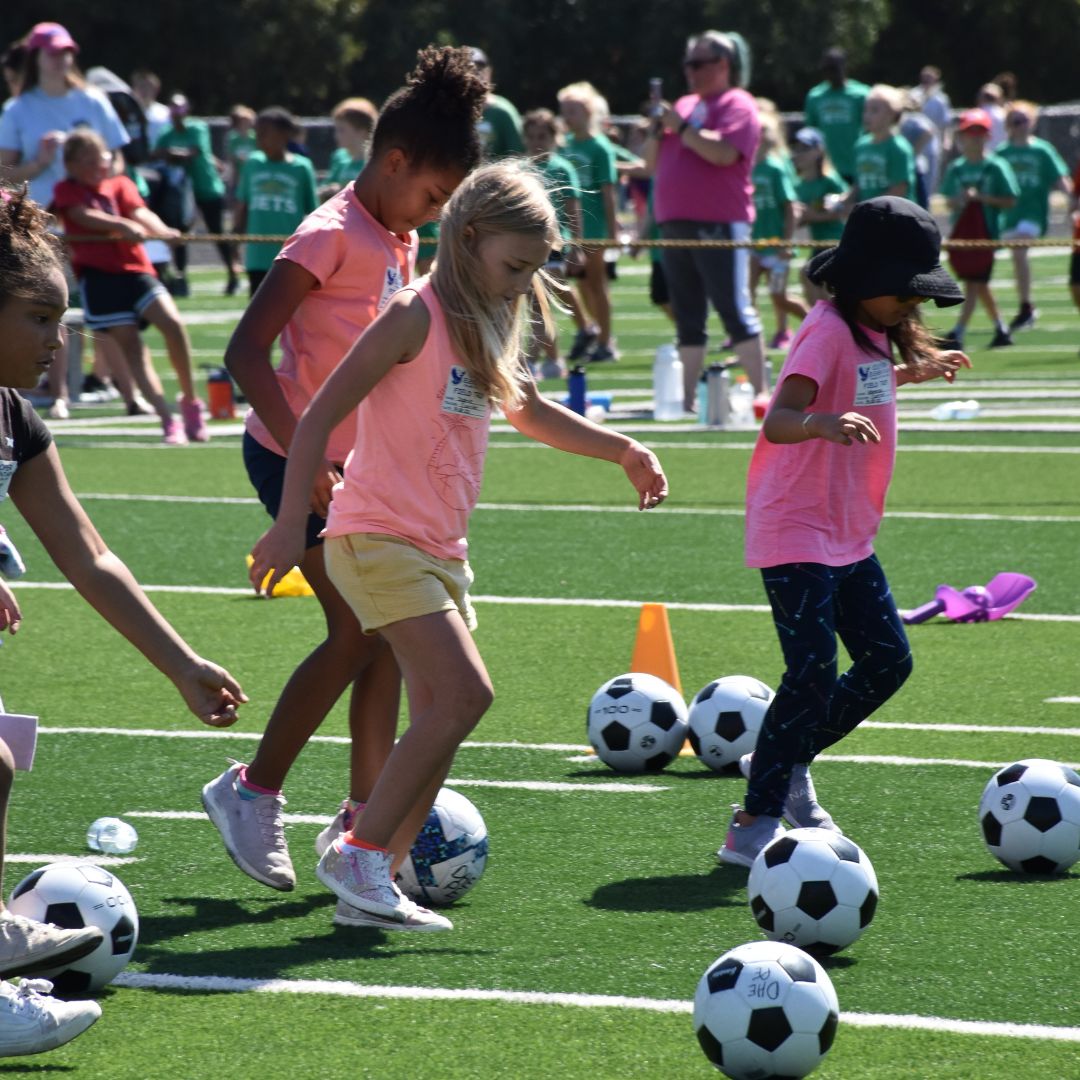 DerbySchoolsKS's tweet photo. Highlights from Kansas Kids Fitness Day at Panther Stadium - The event is for all 3rd-graders in the district. Thank you to the staff and volunteers who help make this event a success! https://t.co/nrIgtDEVKo