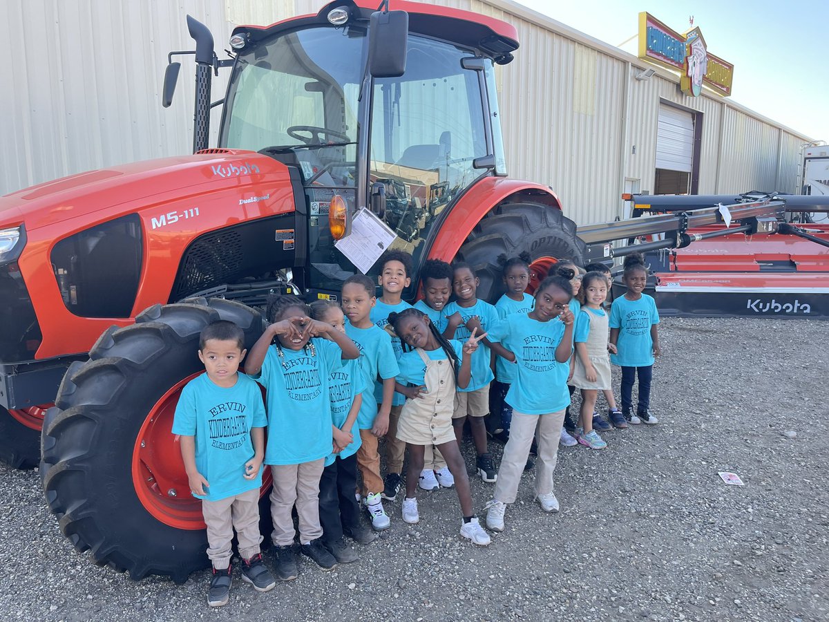 ErvinComets's tweet photo. Our kindergarten Comets enjoyed their learning experience at the fair. #successneverrest @LubbockISD https://t.co/YiYPLrklTy